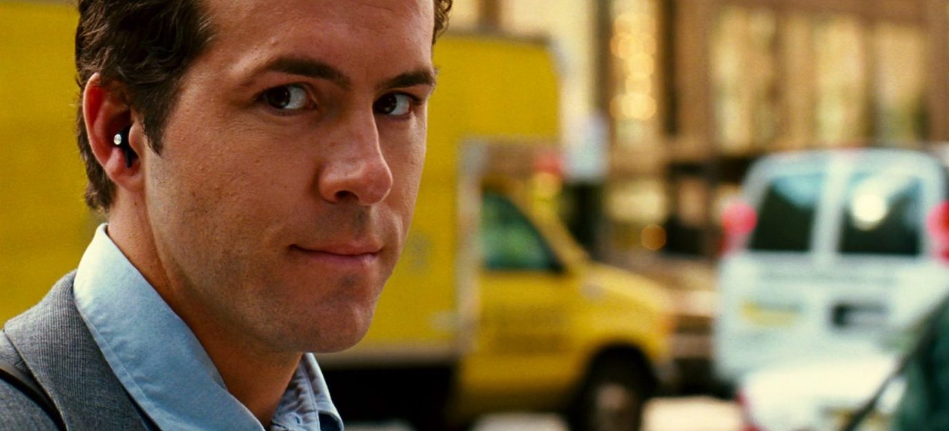 Le personnage joué par Ryan Reinolds avec des intra sans fil et sans cordon dans le film "Definetely, Maybe - Un jour peut-être (2008)