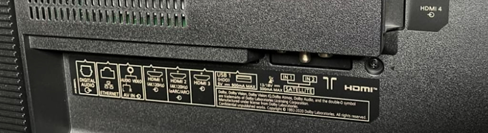 Connectique d'un TV OLED Panasonic 2021 avec entrée HDMI 2.1.