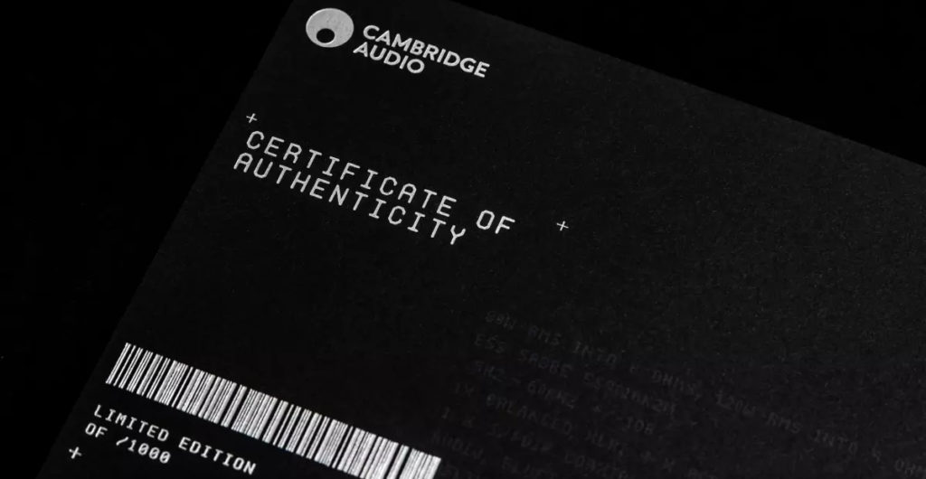 Les Cambridge CXA61, CXA81, CXC V2 et CXN V2 sont livrés avec un certificat d'authenticité numéroté.