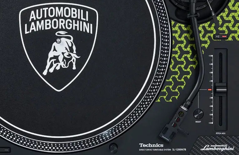 Le partenariat Technics x Lamborghini donne naissance à cette SL-1200M7B
