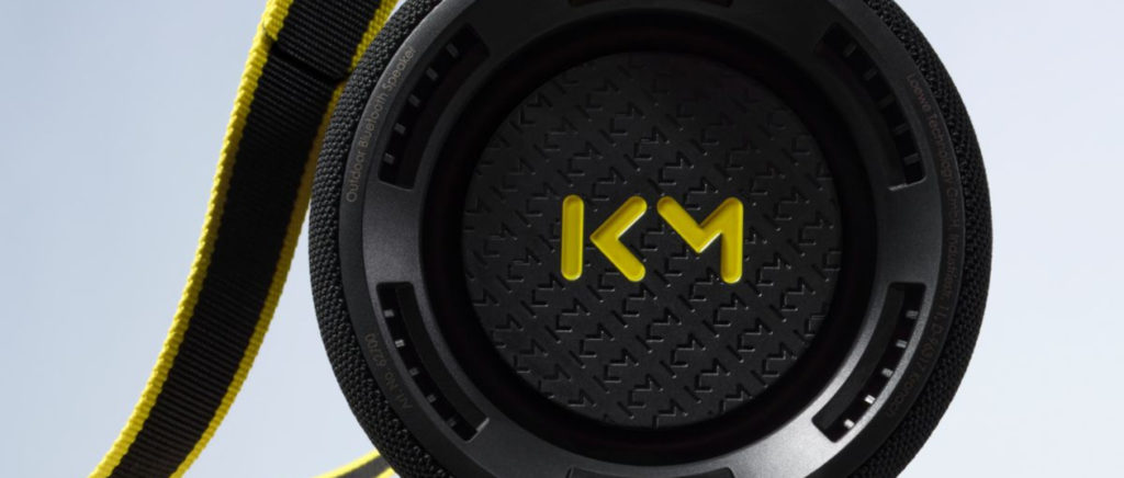 KM, deux lettres rappelant le partenariat de Loewe avec Kylian Mbappé pour cette We. Hear Pro !
