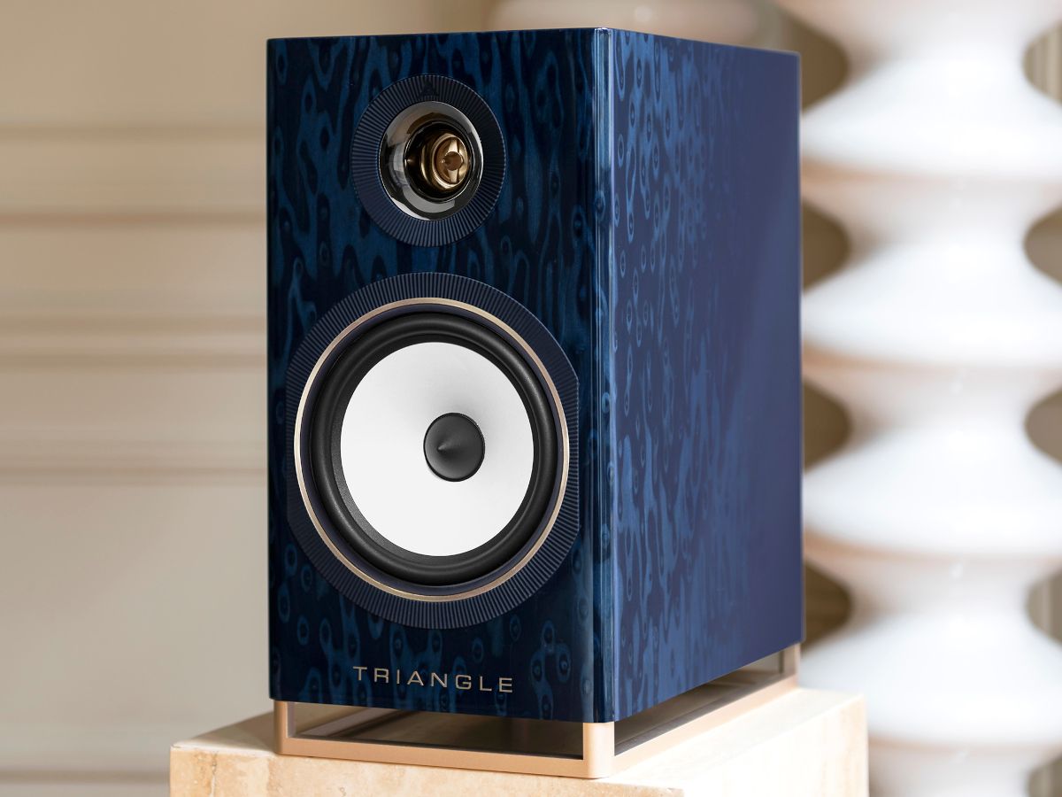 [Image: triangle-capella-bleu-astral-1.jpg]