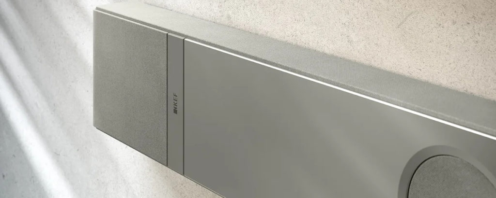 Nouvelle barre de son KEF XIO, disponible en finition grise ou noire.