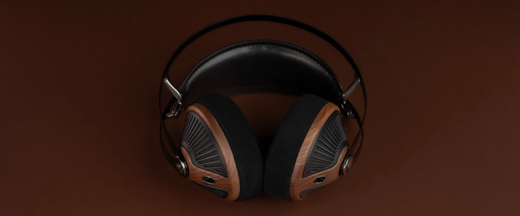 Le casque audio Meze 105 SILVA est vendu 499€.