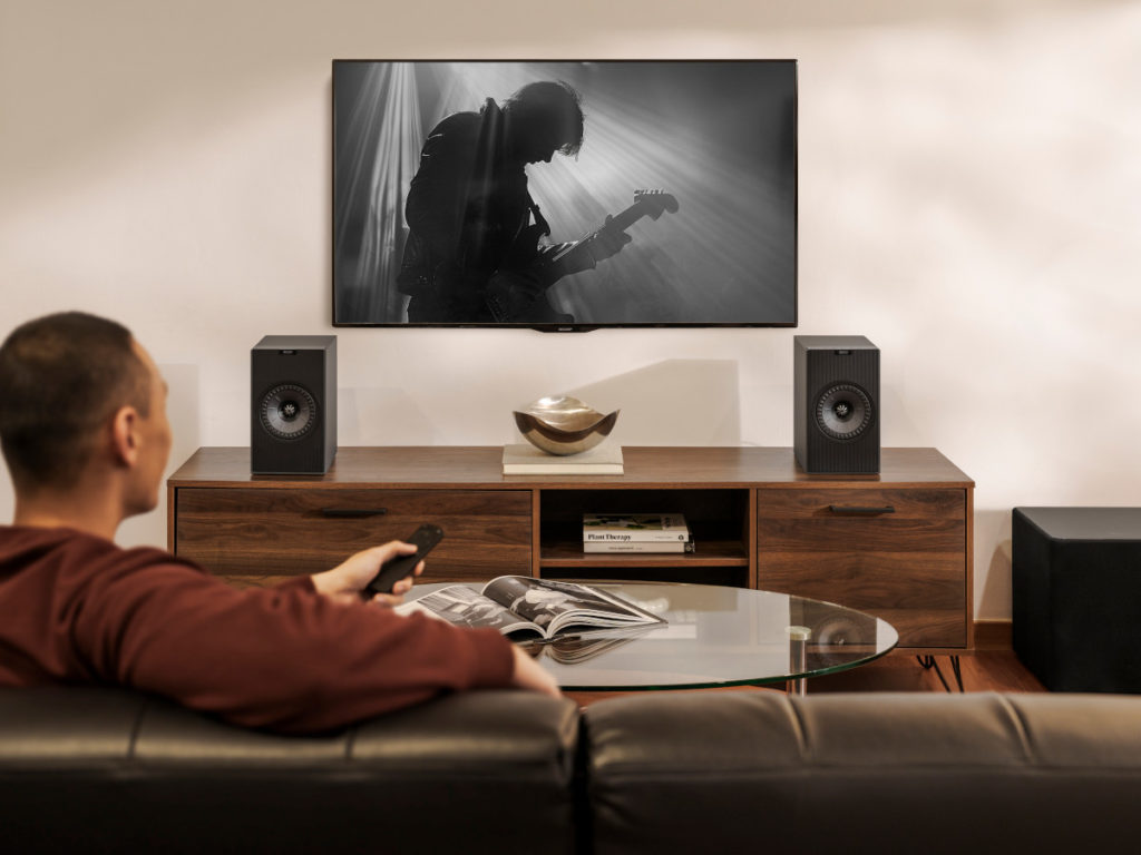 Ajoutez un caisson de grave KEF sans fil grâce à l'adaptateur KW1 !