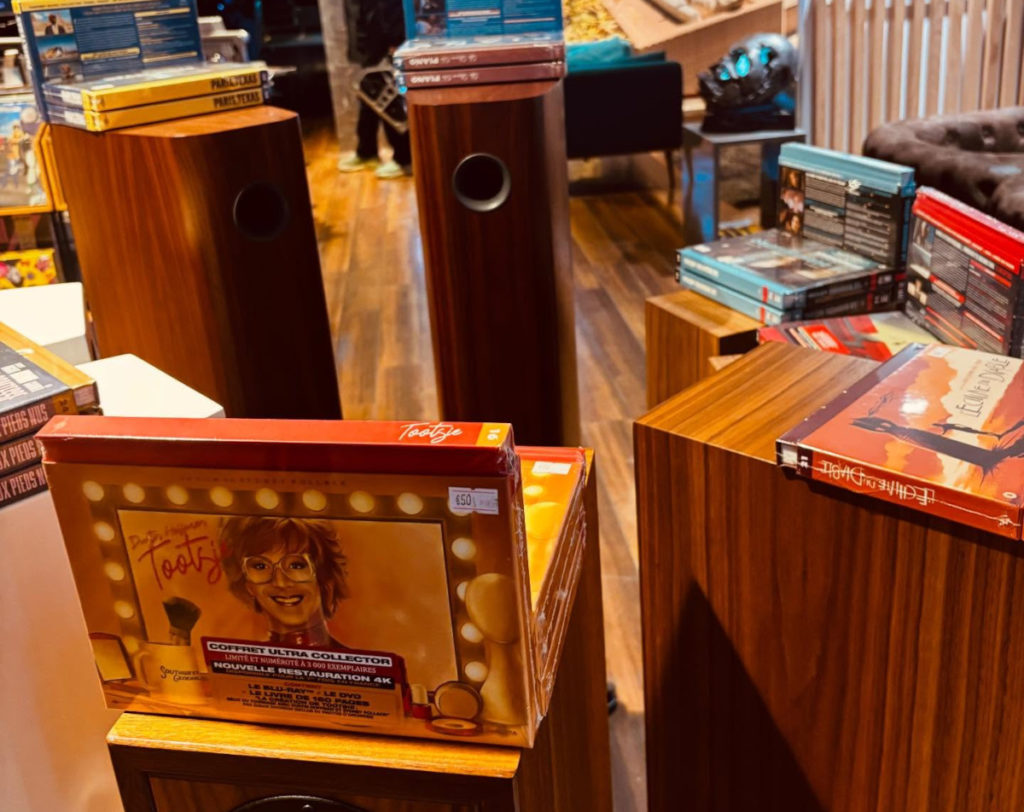 Le magasin Cobra de Paris 11 vous propose de nombreux Blu-ray 4K, dont les sublimes  coffrets Carlotta Films.