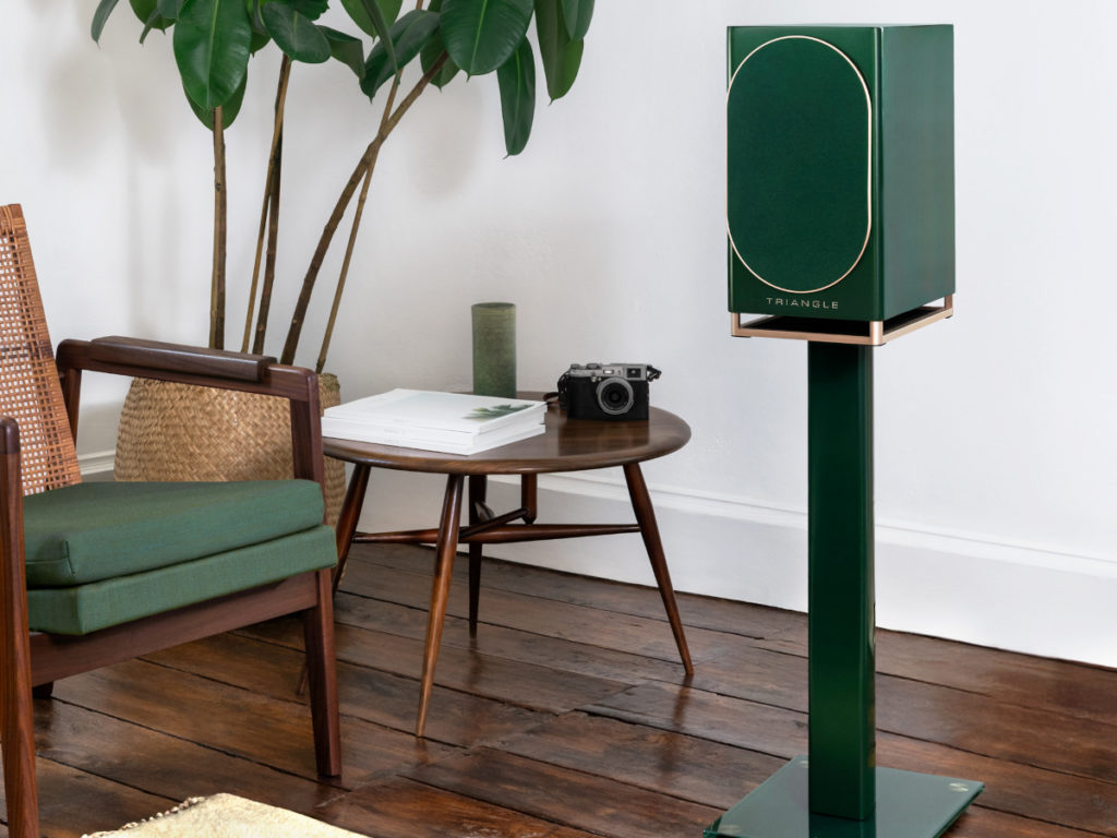 Les enceintes Triangle Capella 2 peuvent être associées à un pied optionnel