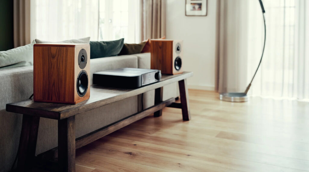 Les enceintes Dynaudio Legend adoptent un format compact mais proposent des performances dignes d'une vraie colonne.