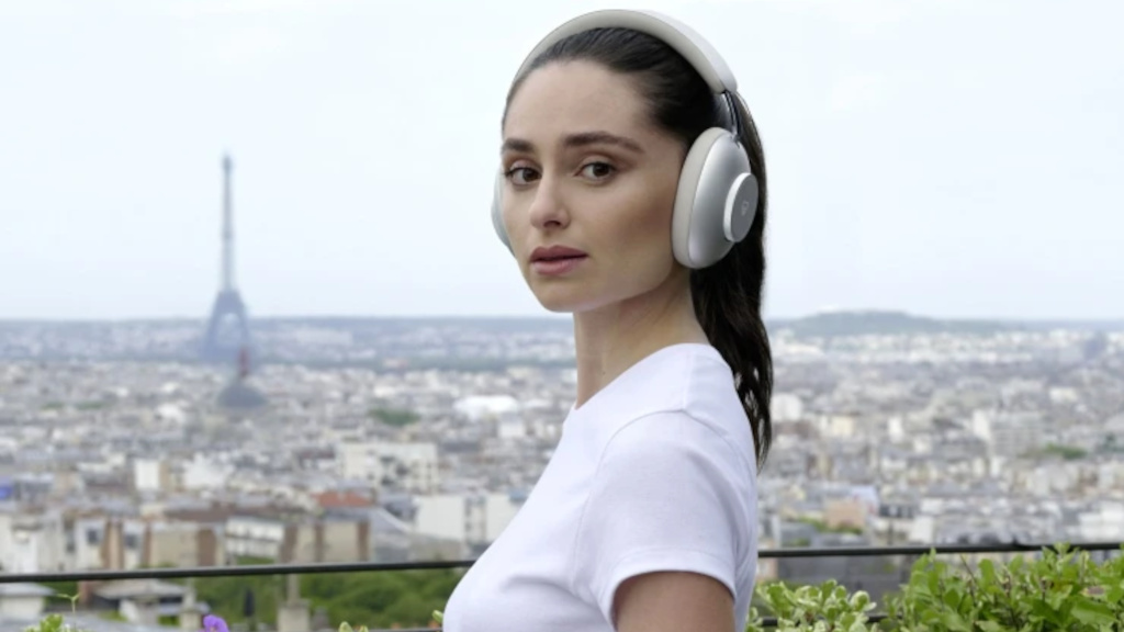 Esther Abrami, nouvelle ambassadrice Loewe et Cabasse