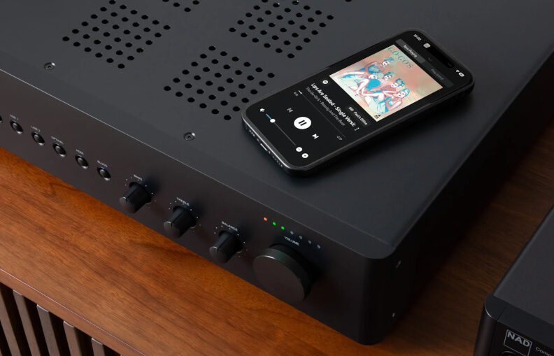 NAD C 359S et C 569 : ampli streaming et lecteur CD Classic