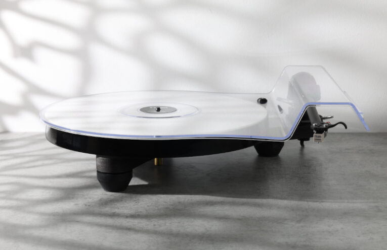 Rega Replay : une platine vinyle d'entrée de gamme à 349 €